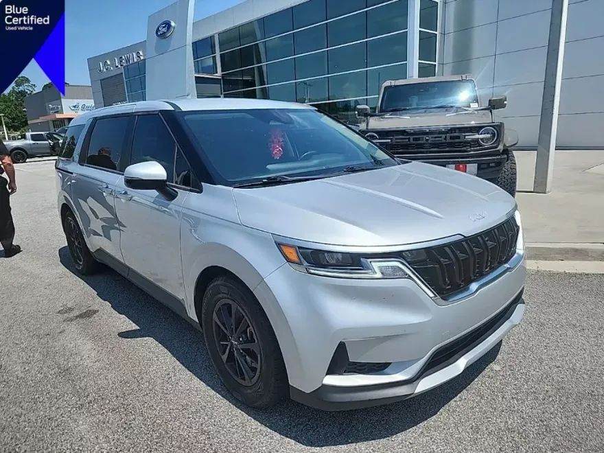 2022 Kia Carnival LX photo 1