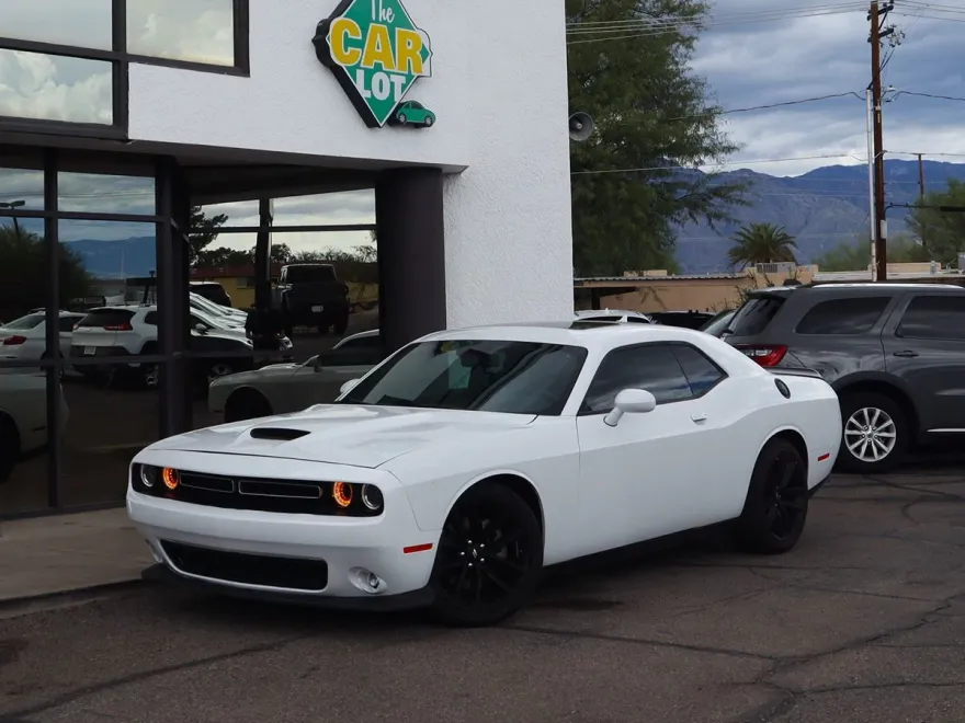 2022 Dodge Challenger GT photo 1