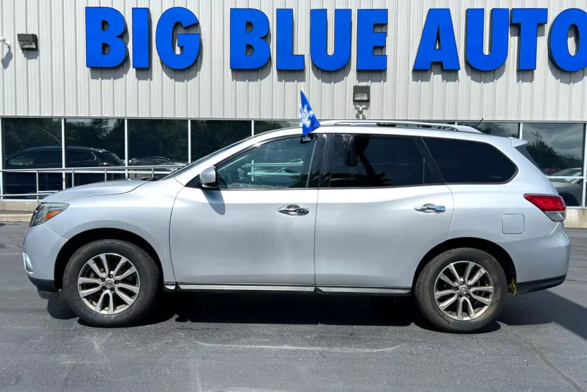 2016 Nissan Pathfinder Platinum photo 1
