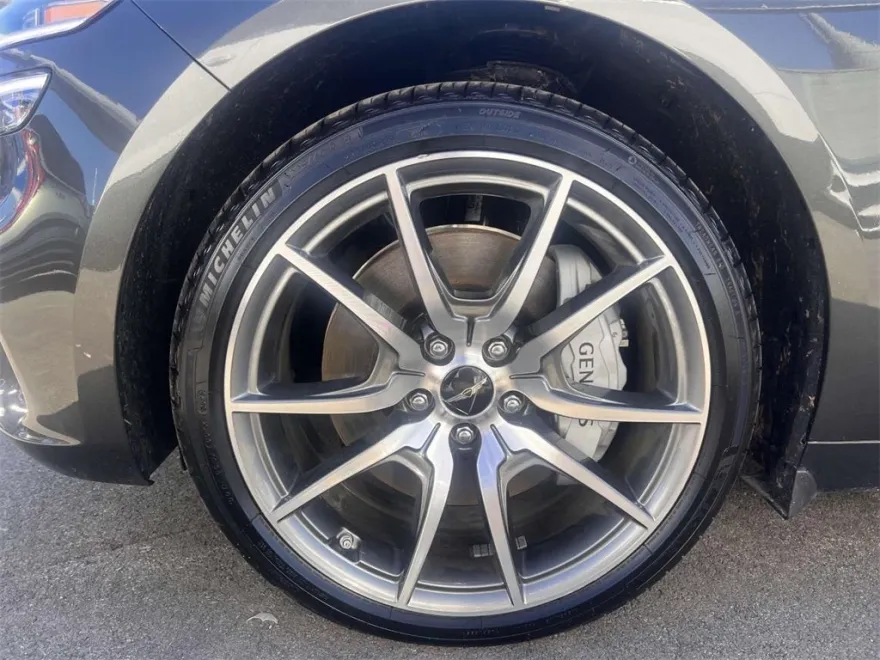 2024 Genesis G70 2.5T photo 8