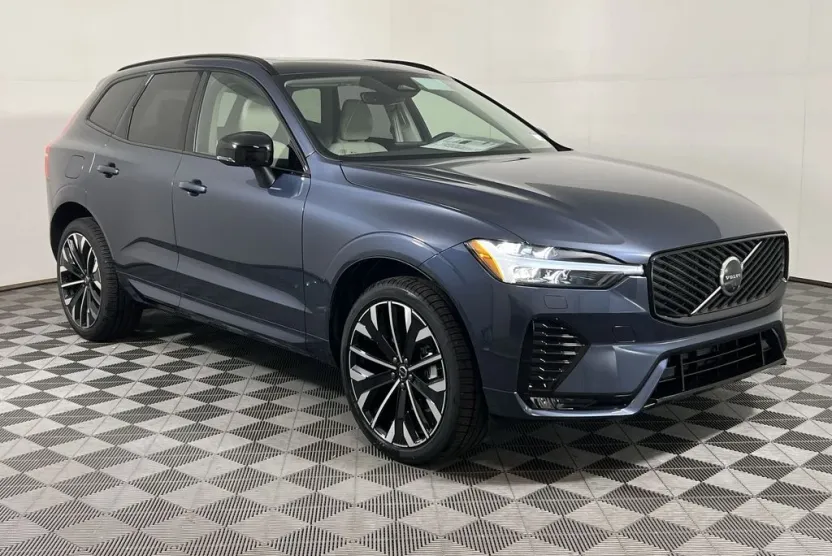 2026 Volvo XC60 B5 photo 1