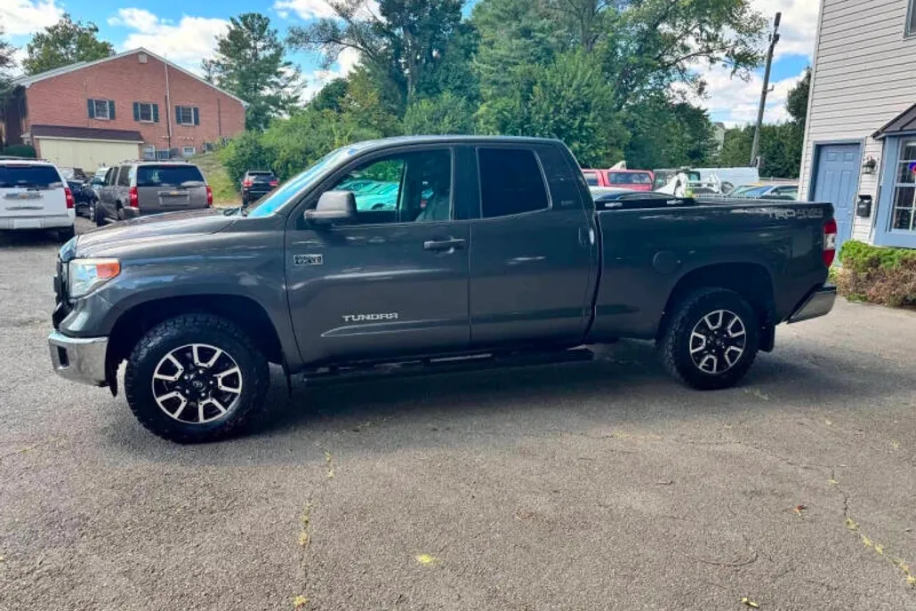 2014 Toyota Tundra SR5 photo 1
