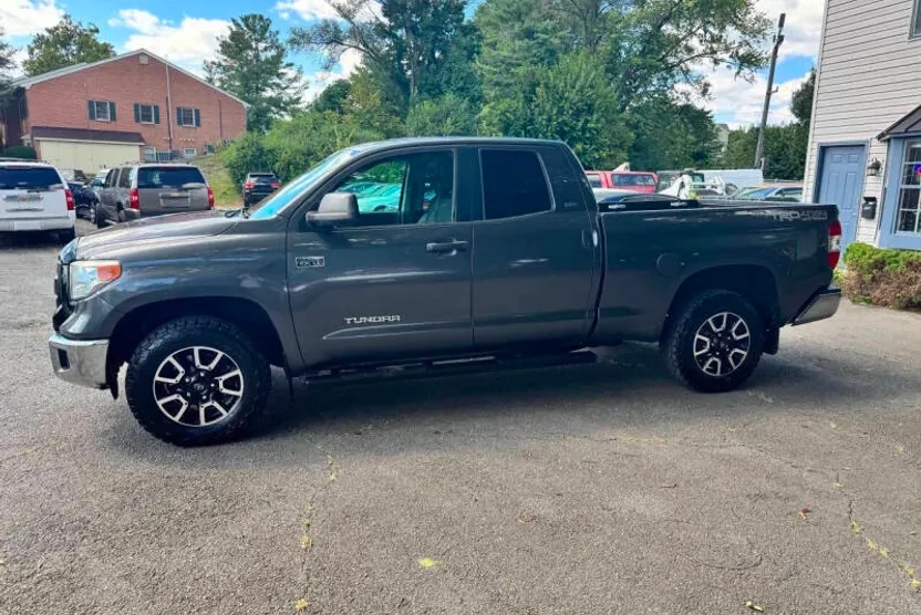 2014 Toyota Tundra SR5 photo 1
