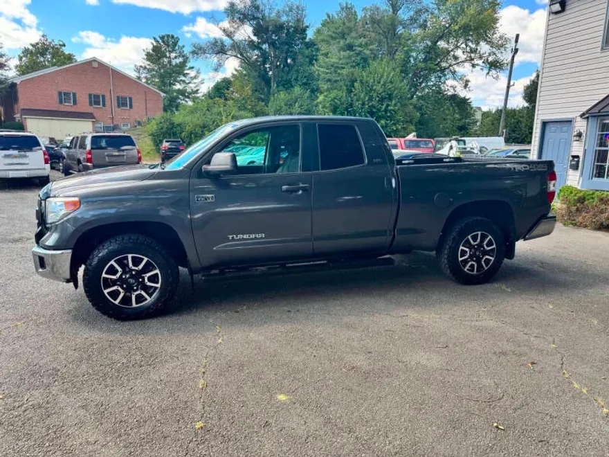 2014 Toyota Tundra SR5 photo 1