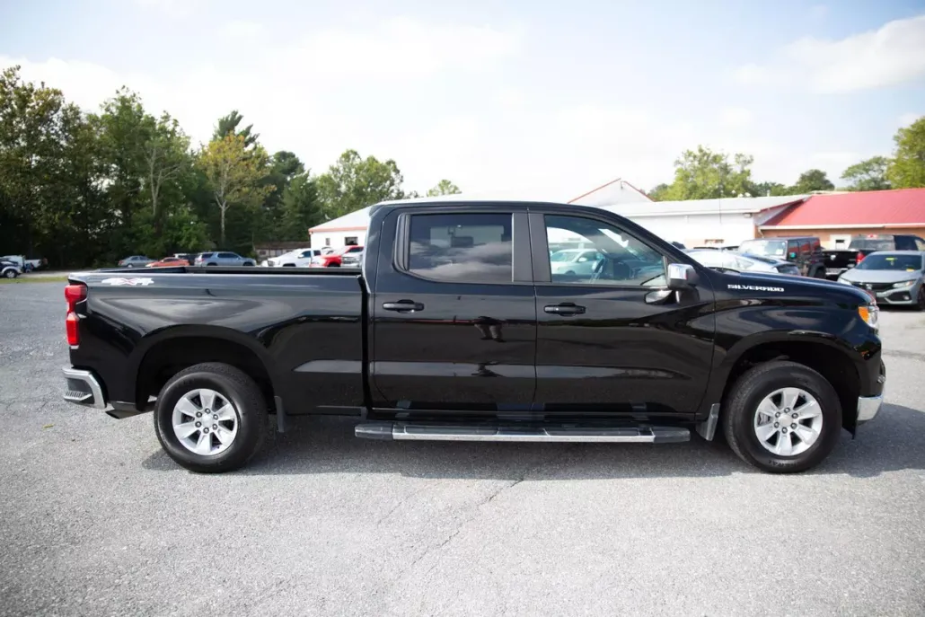 2023 Chevrolet Silverado 1500 LT photo 1