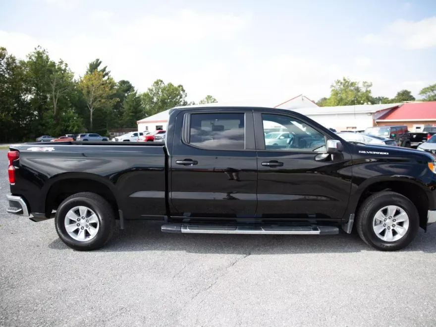 2023 Chevrolet Silverado 1500 LT photo 1