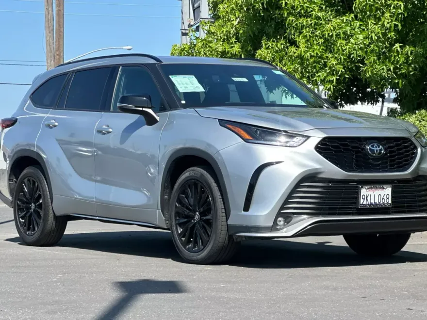 2024 Toyota Highlander Sport photo 1
