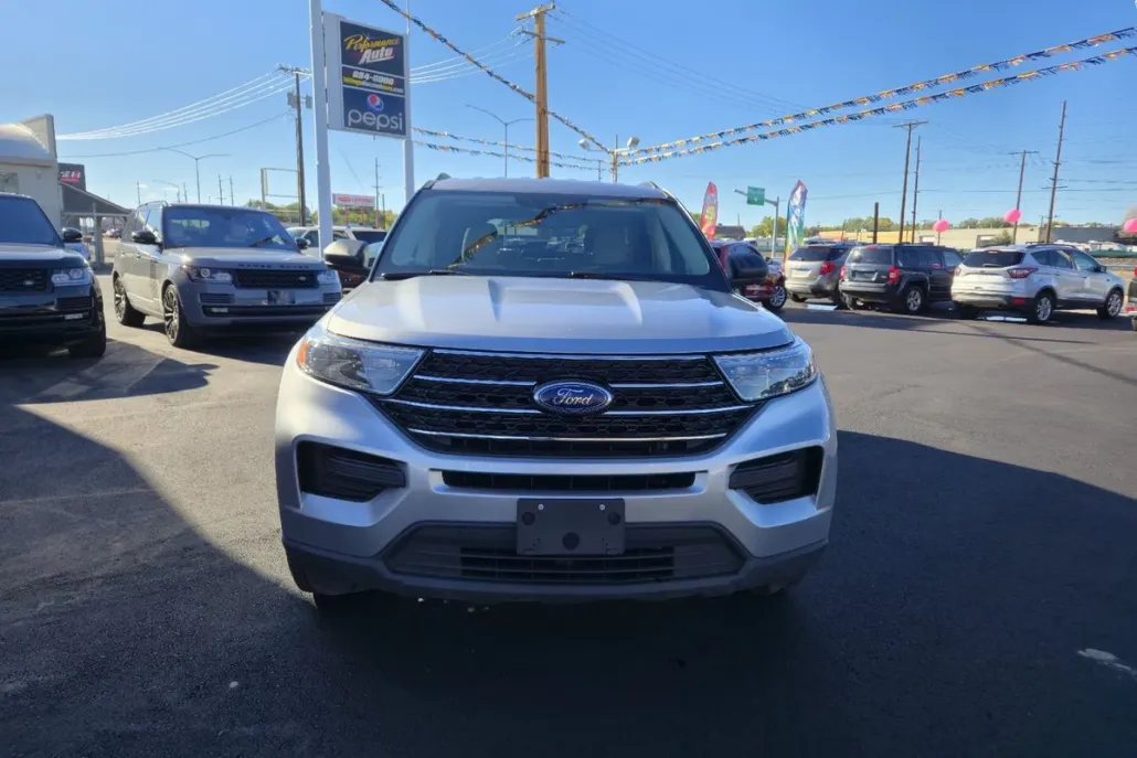 2021 Ford Explorer XLT photo 1