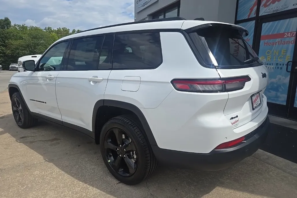 2025 Jeep Grand Cherokee Limited photo 1