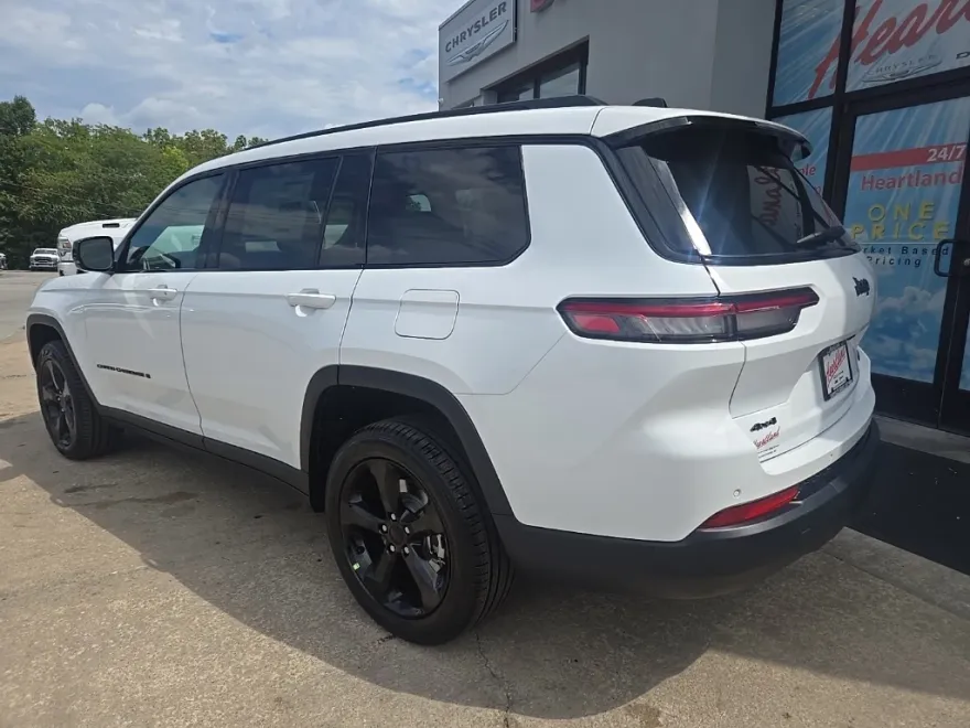 2025 Jeep Grand Cherokee Limited photo 1