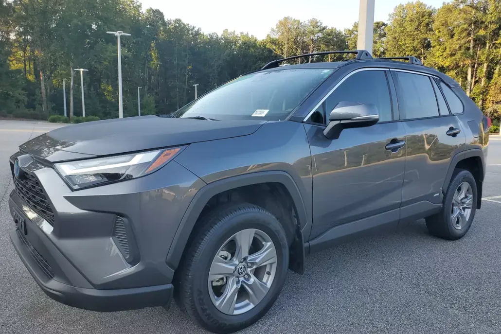 2022 Toyota RAV4 Hybrid XLE photo 1