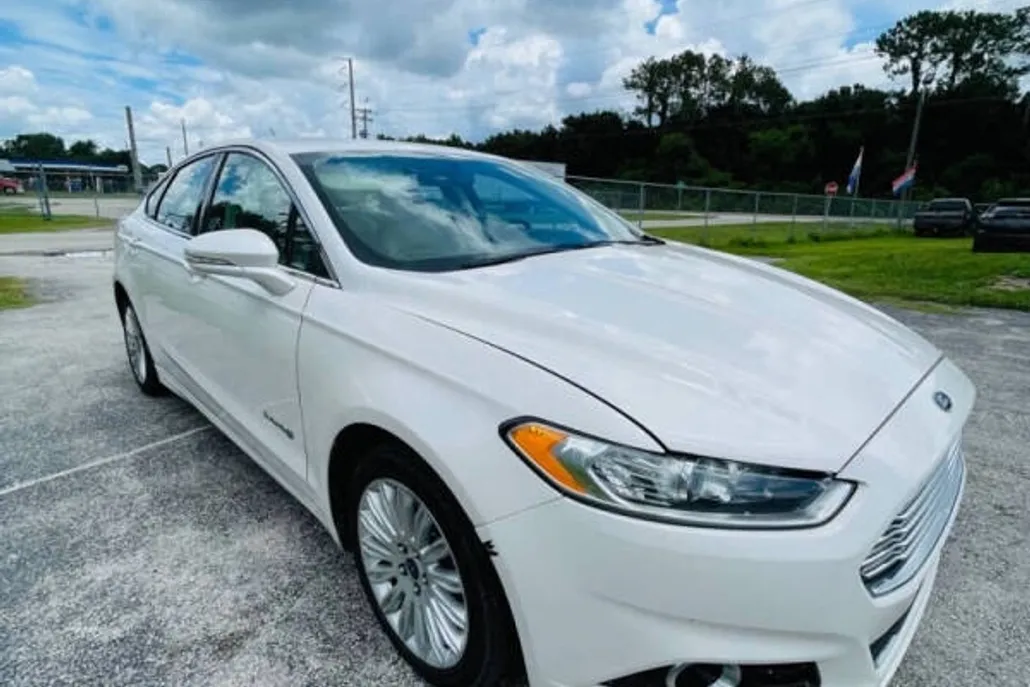 2013 Ford Fusion Hybrid SE photo 1