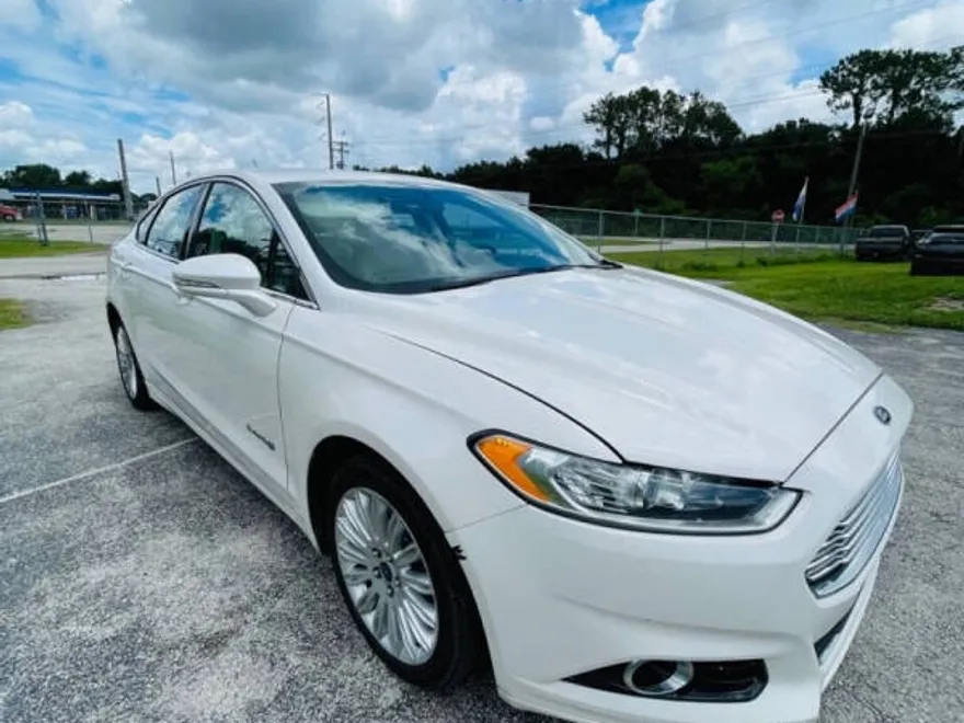 2013 Ford Fusion Hybrid SE photo 1