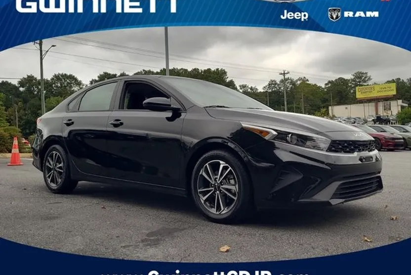 2023 Kia Forte LXS photo 1