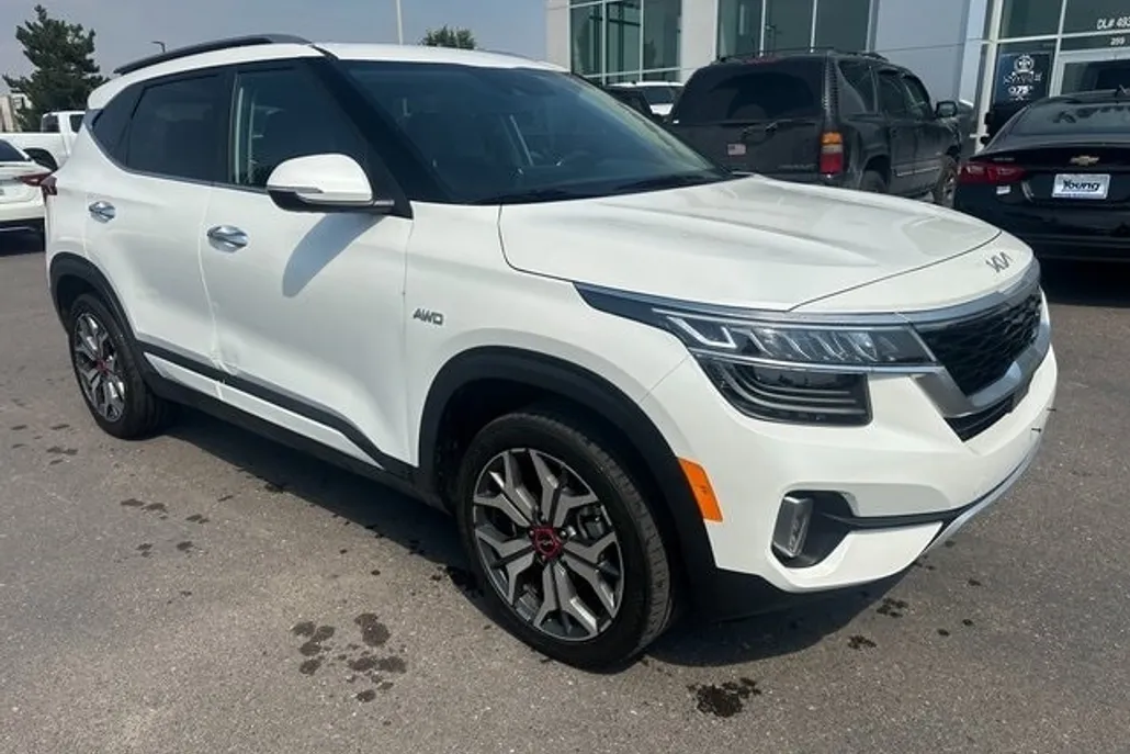 2023 Kia Seltos SX photo 1