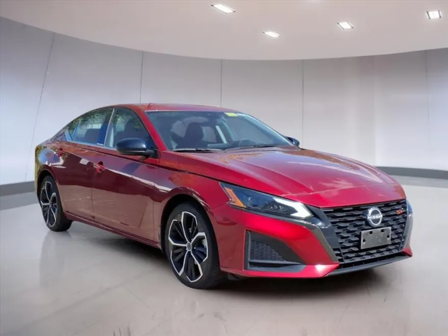 2023 Nissan Altima 2.5 SR photo 1