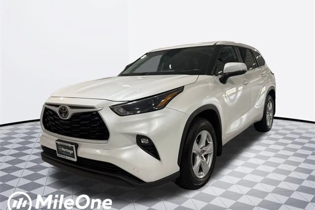 2024 Toyota Highlander LE Sport photo 1