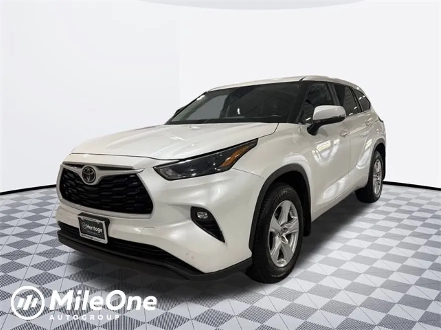 2024 Toyota Highlander LE Sport photo 1