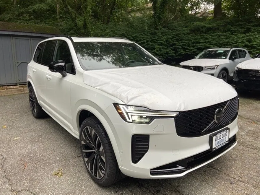 2026 Volvo XC90 T8 photo 1