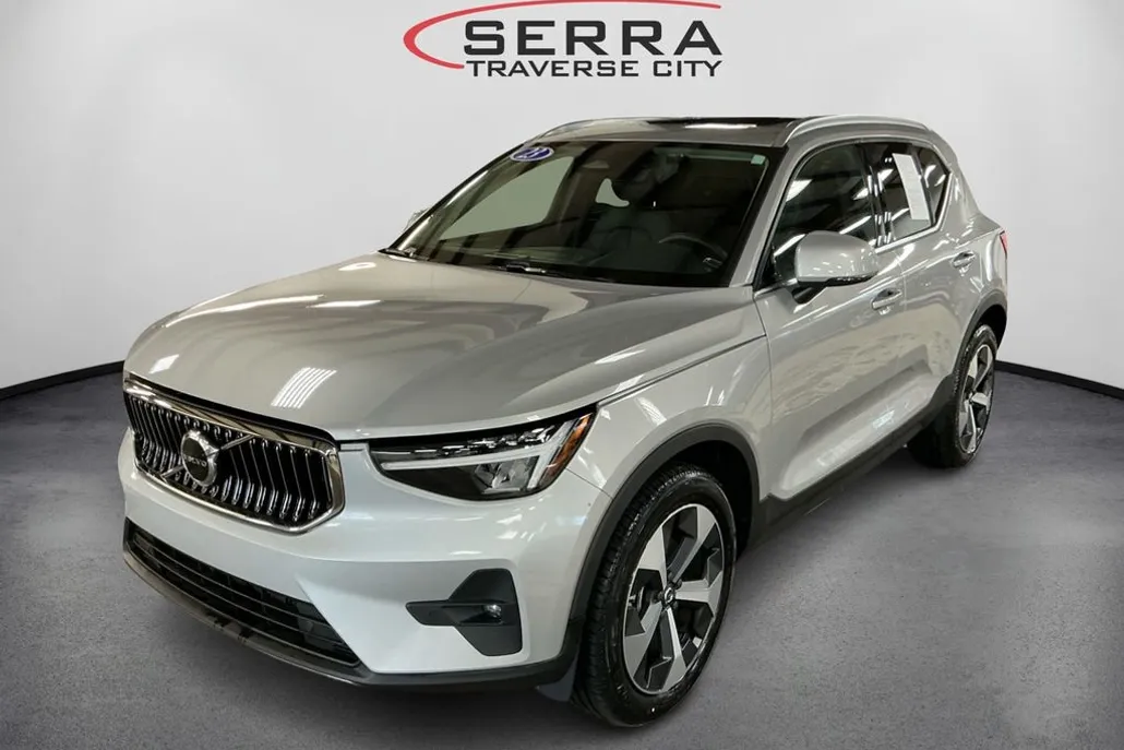 2023 Volvo XC40 Plus photo 1