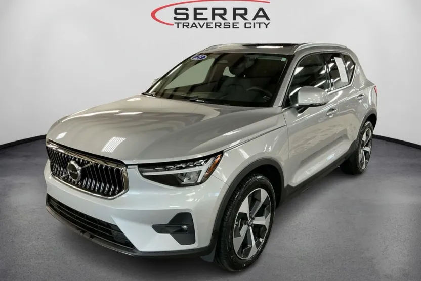 2023 Volvo XC40 Plus photo 1
