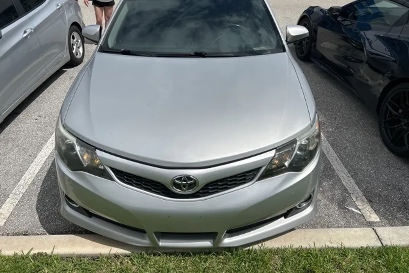2014 Toyota Camry L photo 1