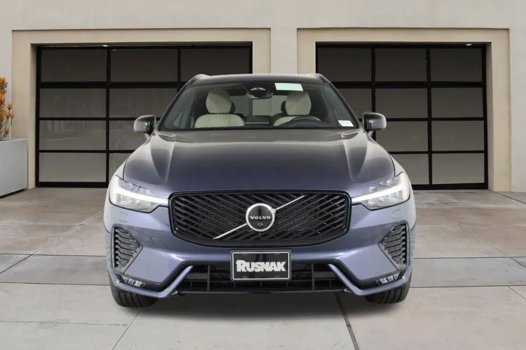 2026 Volvo XC60 B5 Plus photo 1