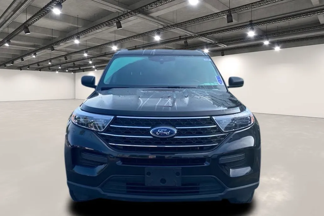 2022 Ford Explorer XLT photo 1