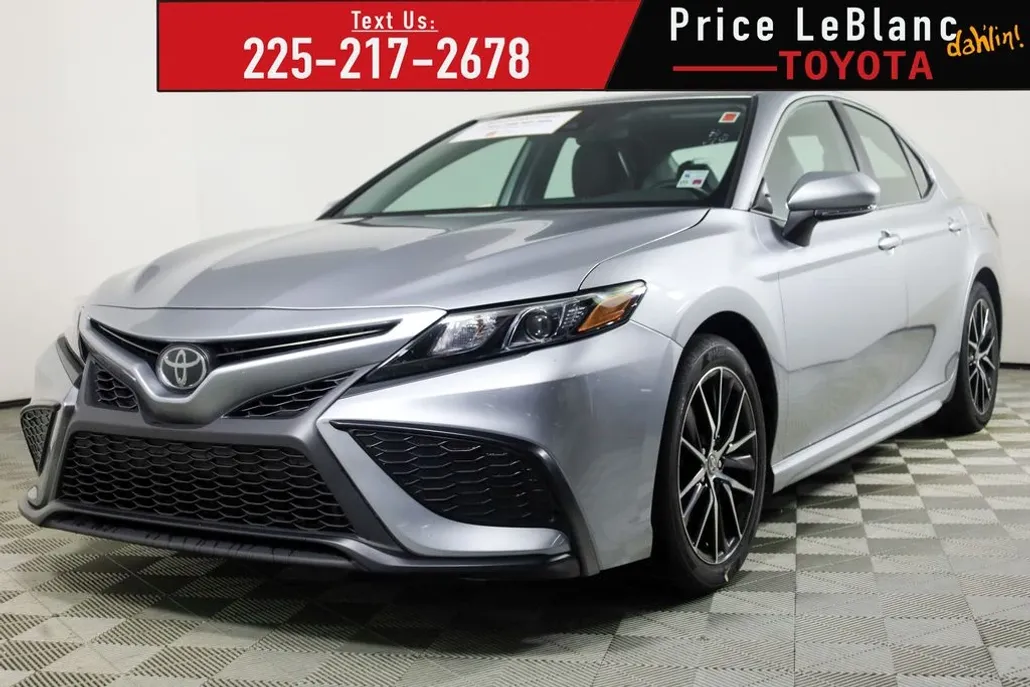 2023 Toyota Camry SE photo 1