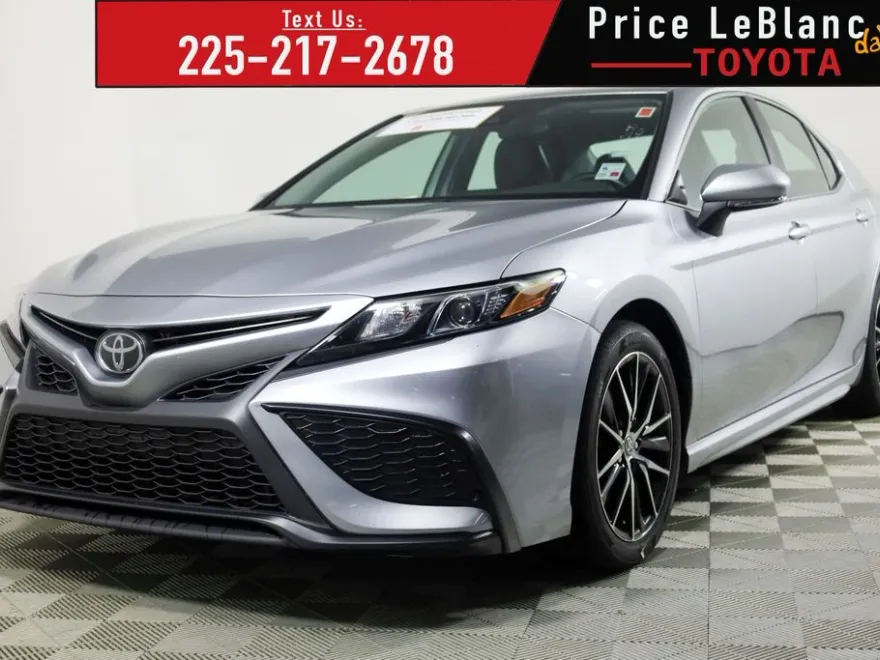 2023 Toyota Camry SE photo 1