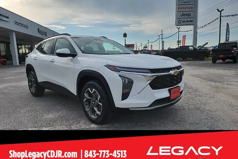 2024 Chevrolet Trax LT photo 1