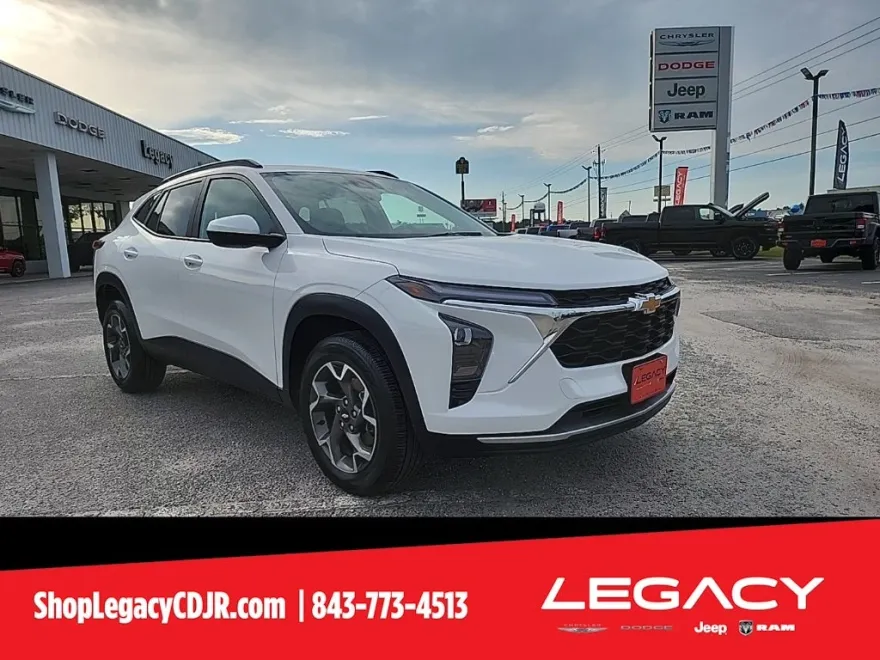 2024 Chevrolet Trax LT photo 1