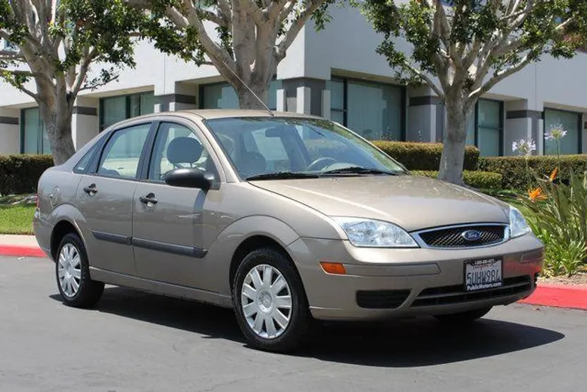 2005 Ford Focus Sedan photo 1
