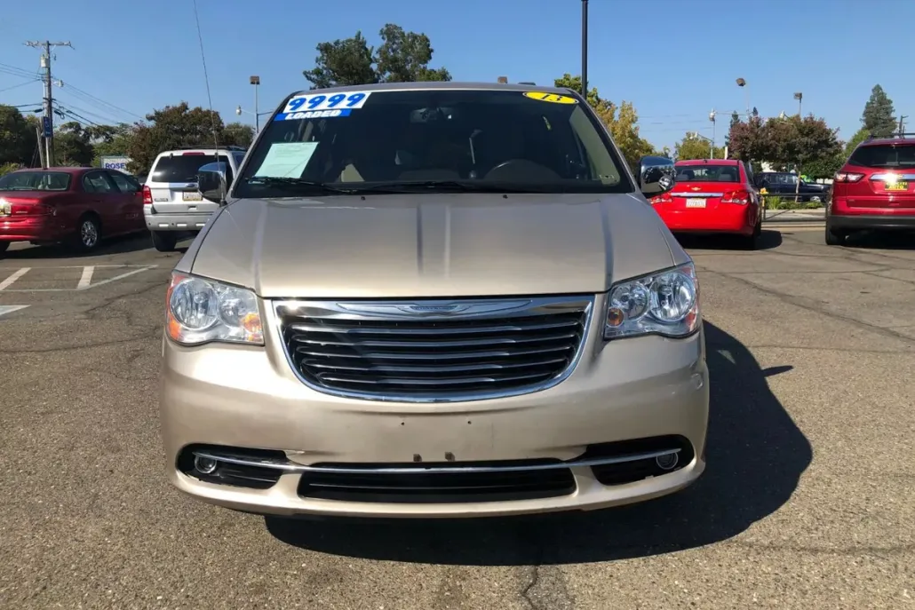 2013 Chrysler Town & Country photo 1