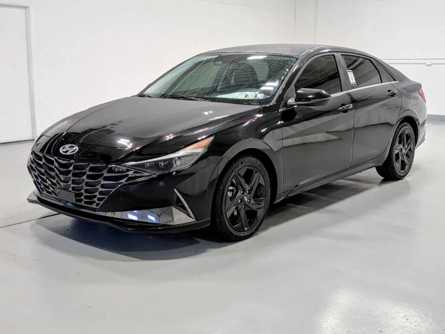 2023 Hyundai Elantra Limited photo 1