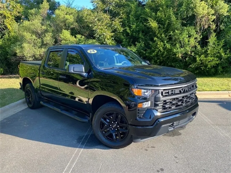 2024 Chevrolet Silverado 1500 Custom photo 1
