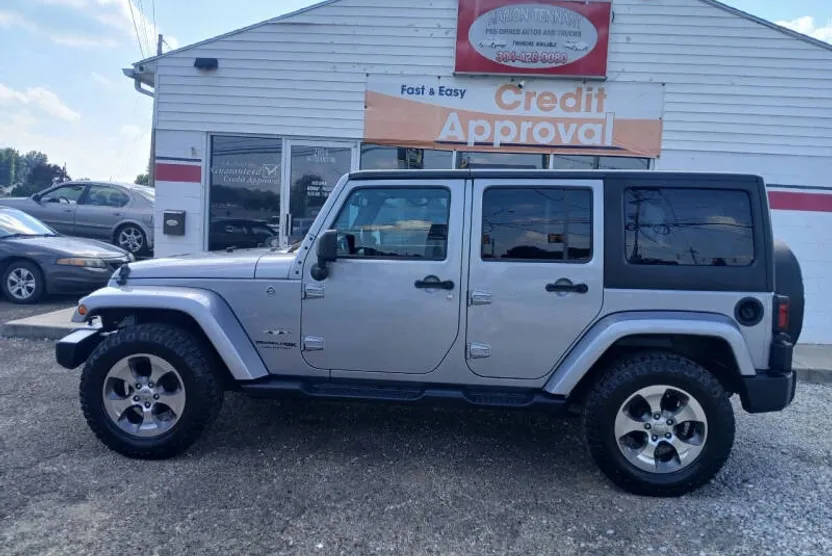 2018 Jeep Wrangler Unlimited Sahara photo 1