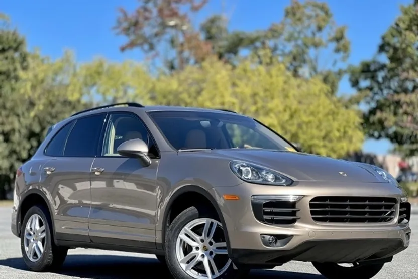 2016 Porsche Cayenne photo 1