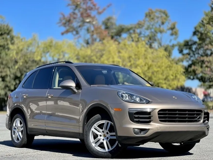 2016 Porsche Cayenne photo 1