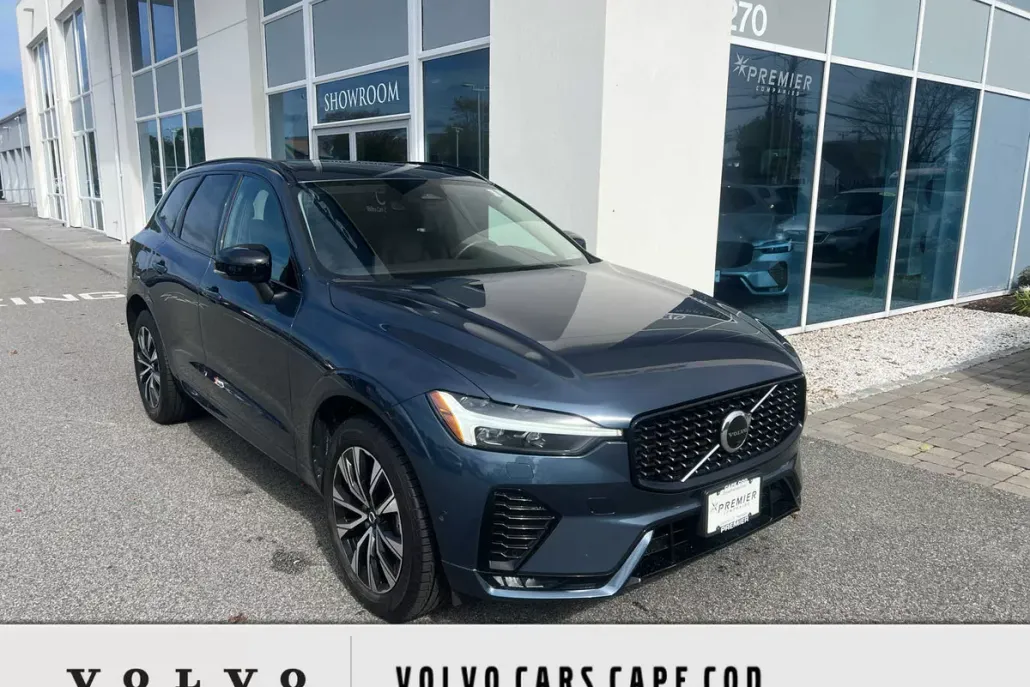 2023 Volvo XC60 B5 Plus photo 1