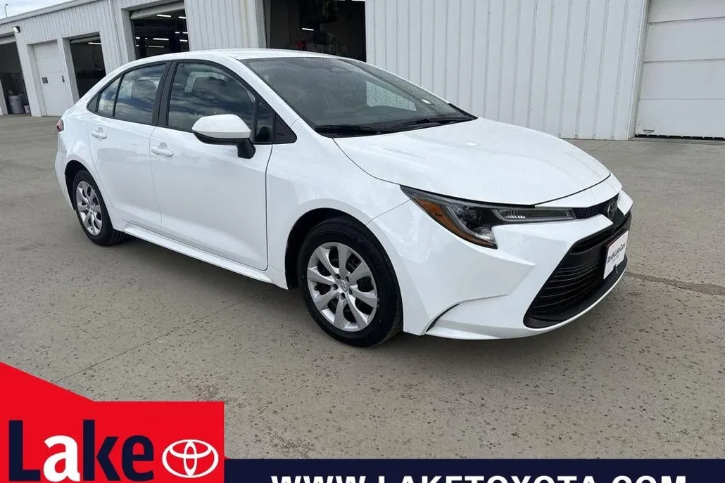2024 Toyota Corolla LE photo 1