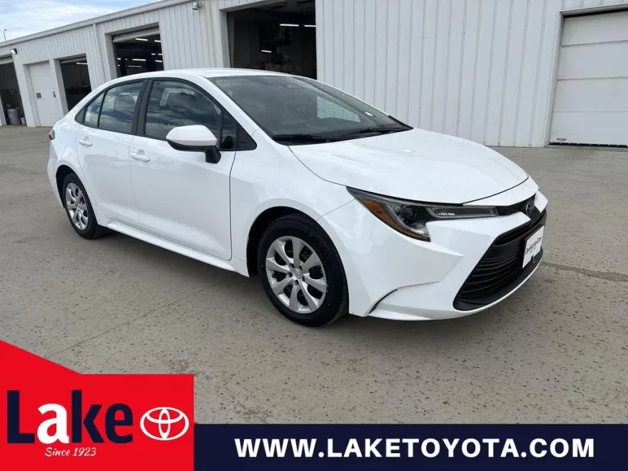 2024 Toyota Corolla LE photo 1