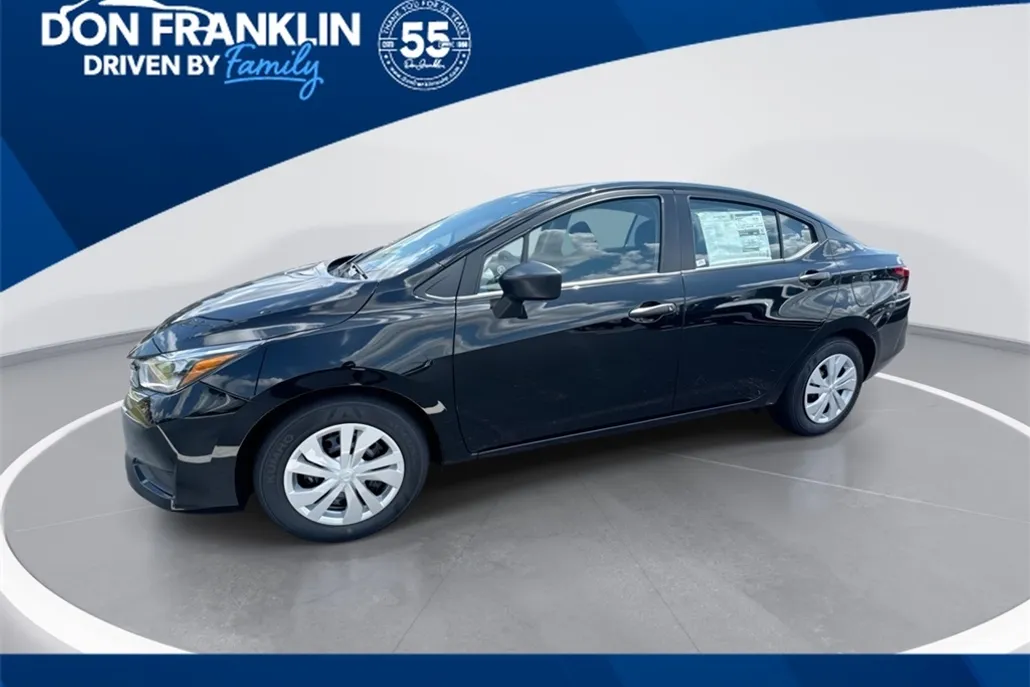 2025 Nissan Versa 1.6 S photo 1