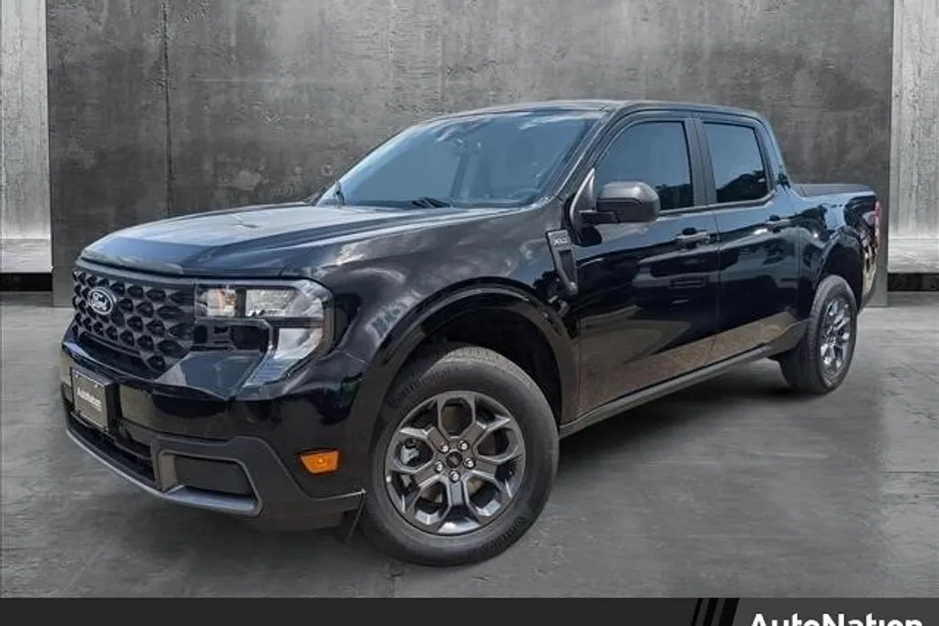 2025 Ford Maverick XLT photo 1
