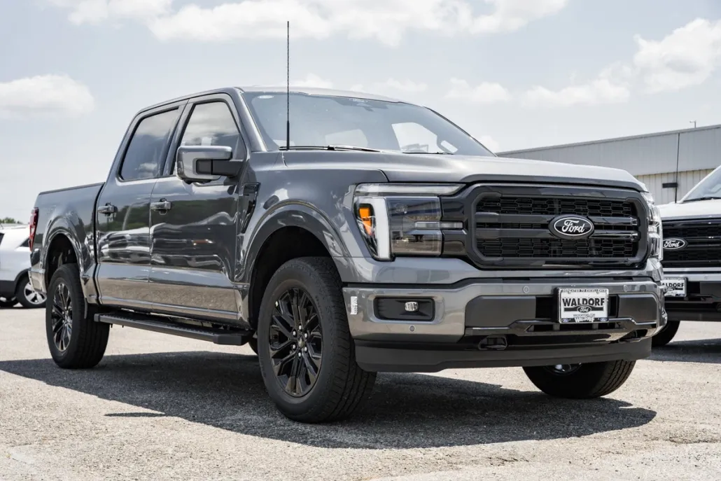 2025 Ford F-150 Lariat photo 1