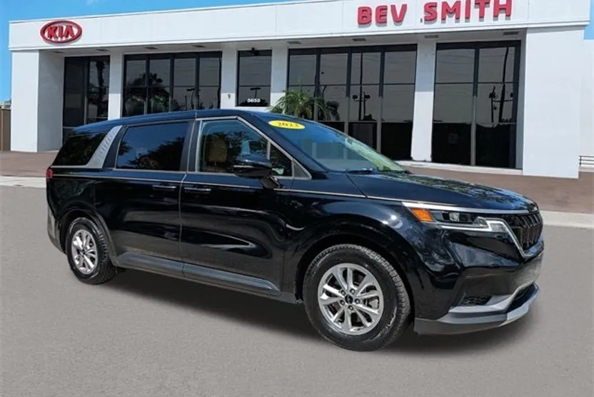 2023 Kia Carnival LX photo 1
