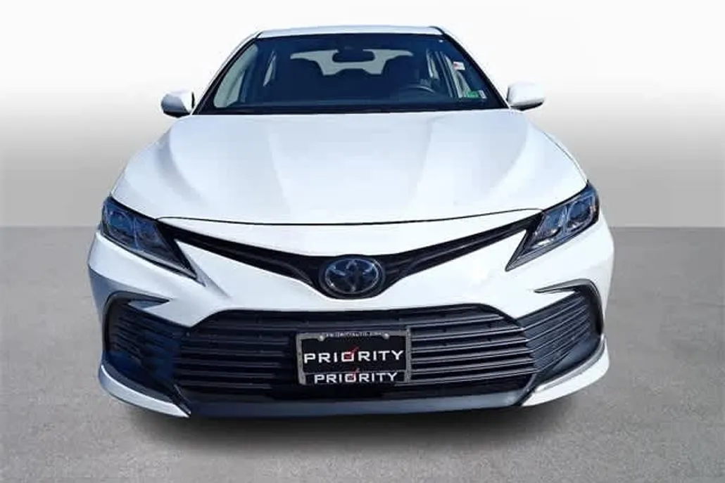 2024 Toyota Camry LE photo 1