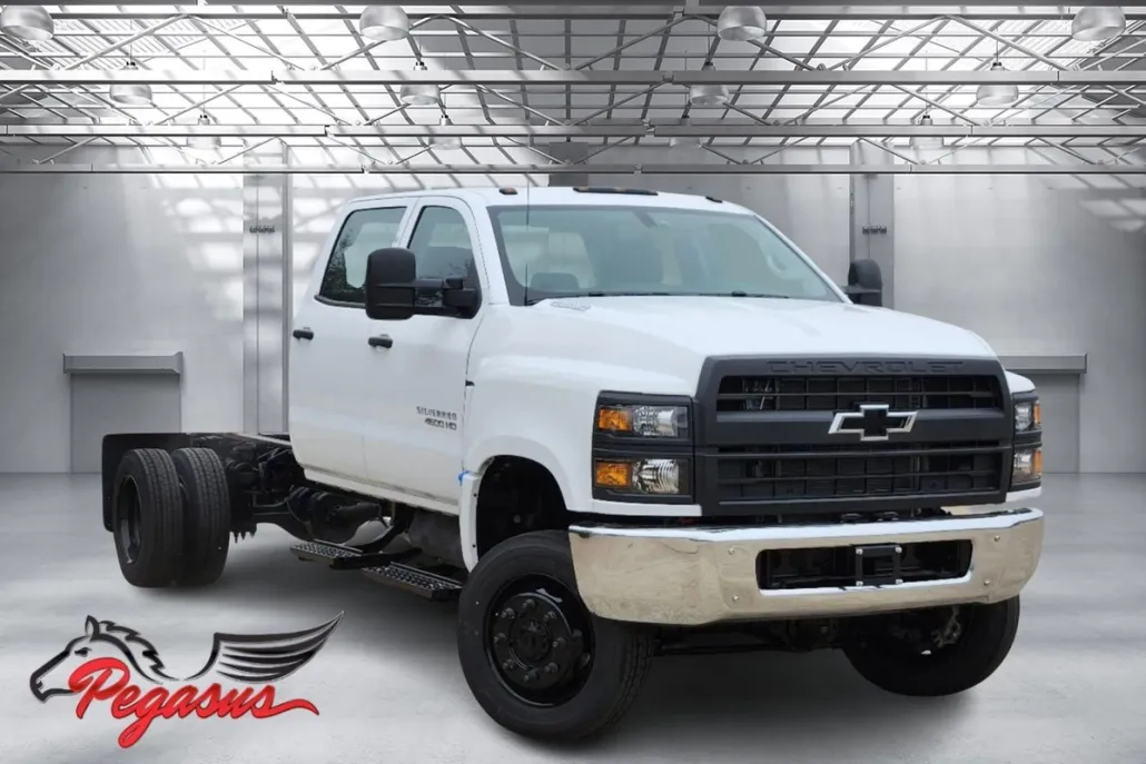 2023 Chevrolet Silverado 4500HD Work Truck photo 1