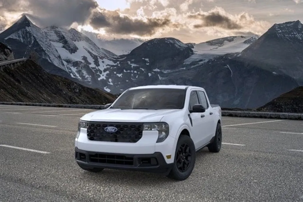 2025 Ford Maverick XLT photo 1