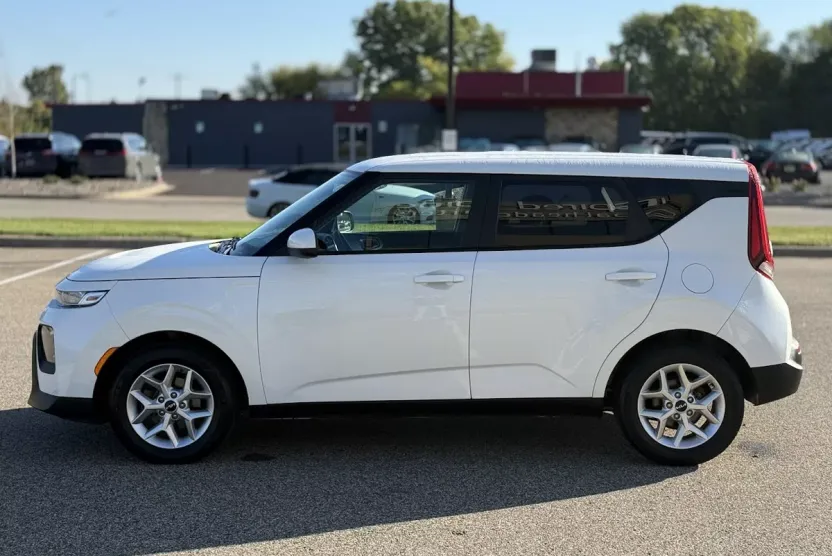 2022 Kia Soul LX photo 1